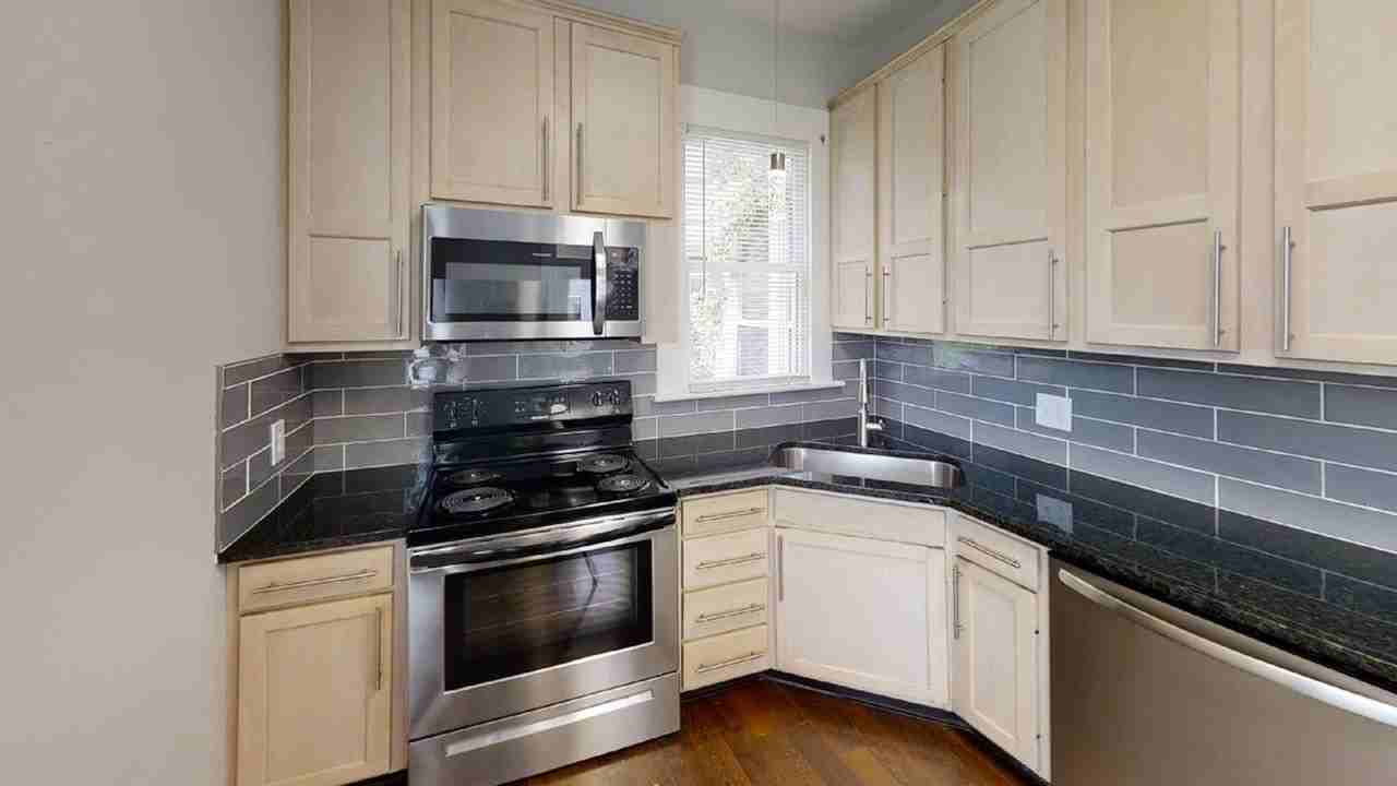 297 E 16th Ave - Photo 3 of 22