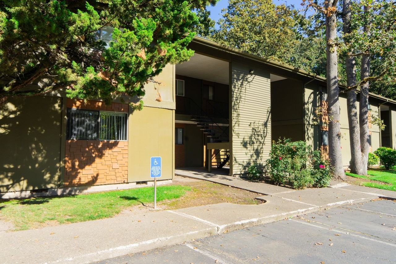 Oakview Terrace Apartments - Photo 2 of 15