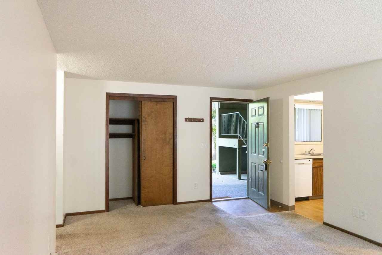 Oakview Terrace Apartments - Photo 3 of 15