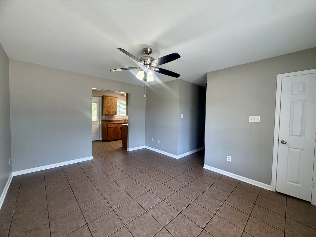 608 Gertrude - Photo 4 of 10