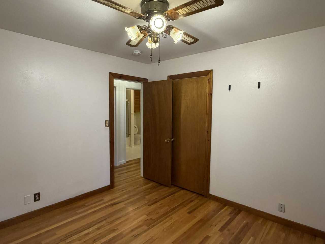 412 Park St - Photo 5 of 22