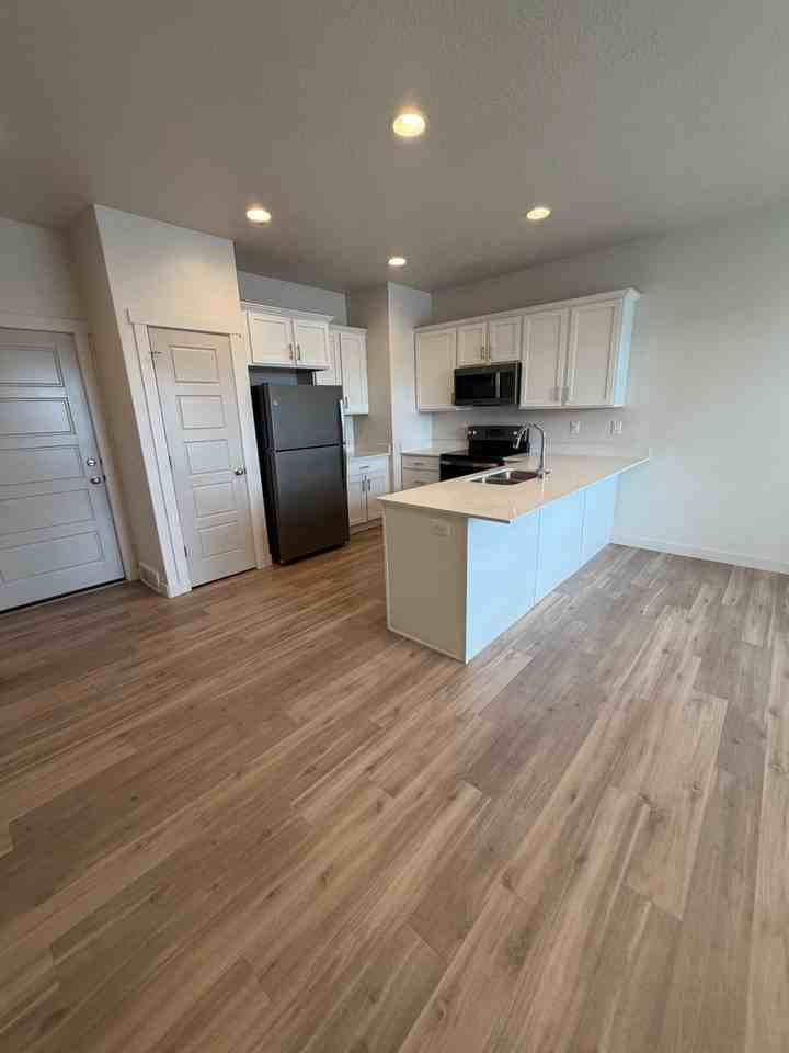 1407 W 11380 S - Photo 4 of 33