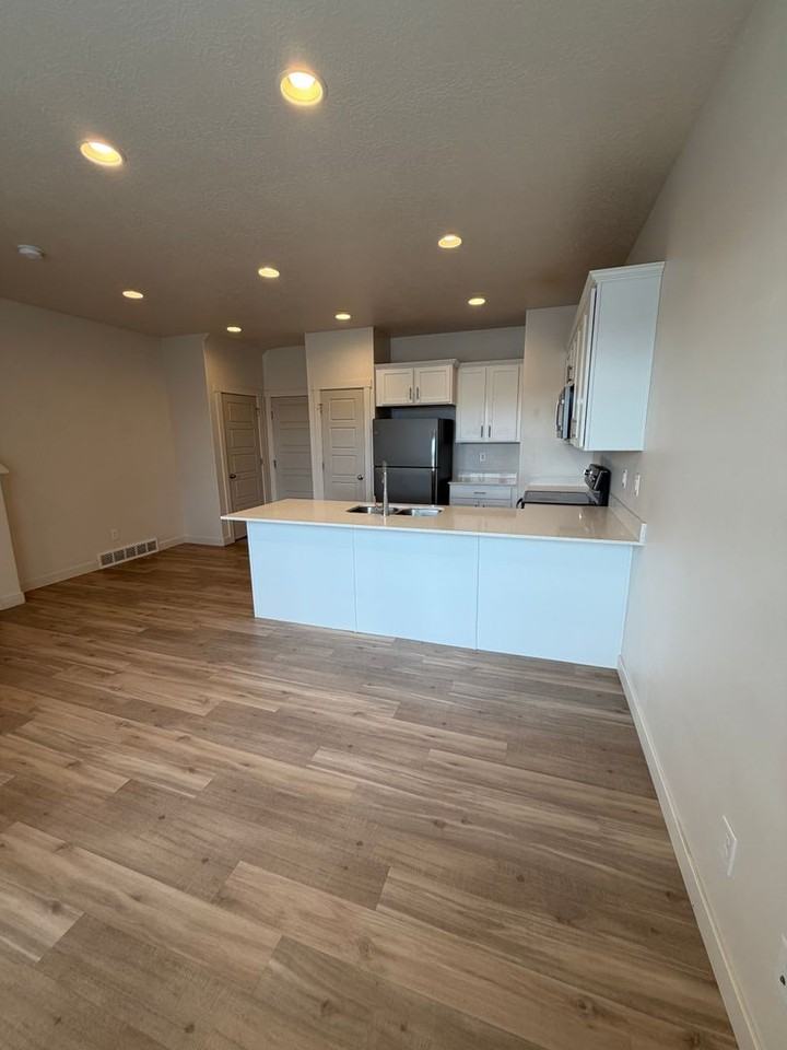 1407 W 11380 S - Photo 5 of 33