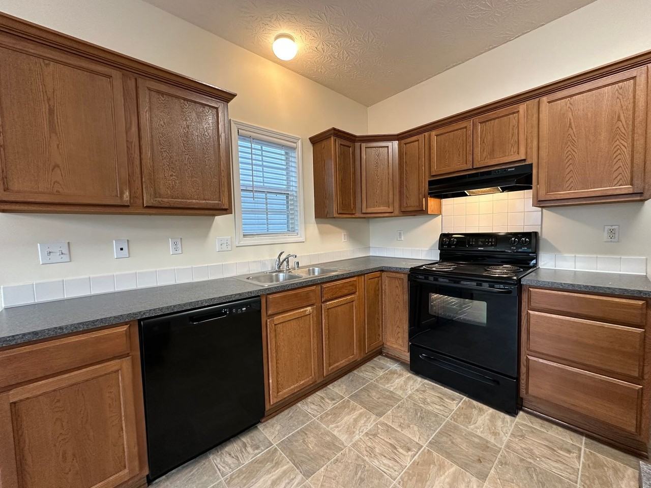 2429 Gooseberry Cir - Photo 5 of 25