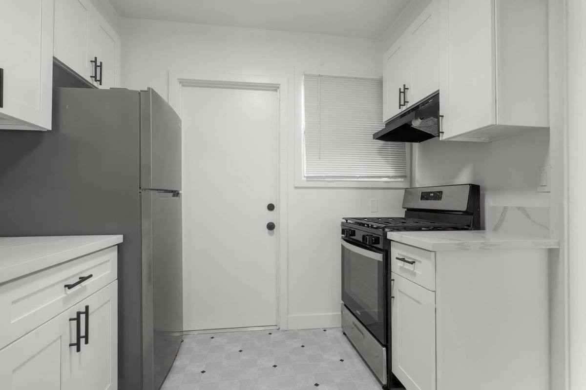 3339 Stocker St #1A - Photo 2 of 10