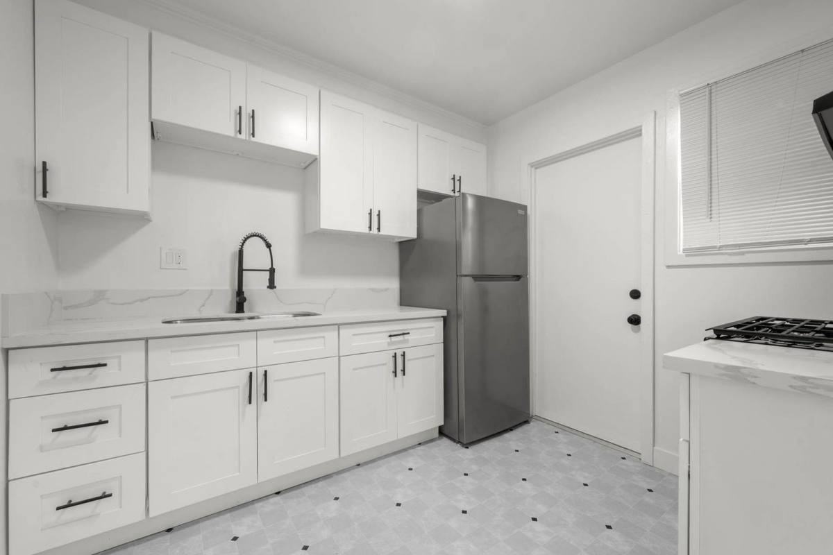 3339 Stocker St #1A - Photo 3 of 10