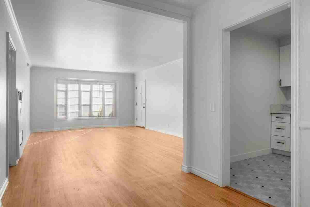 3339 Stocker St #1A - Photo 7 of 10
