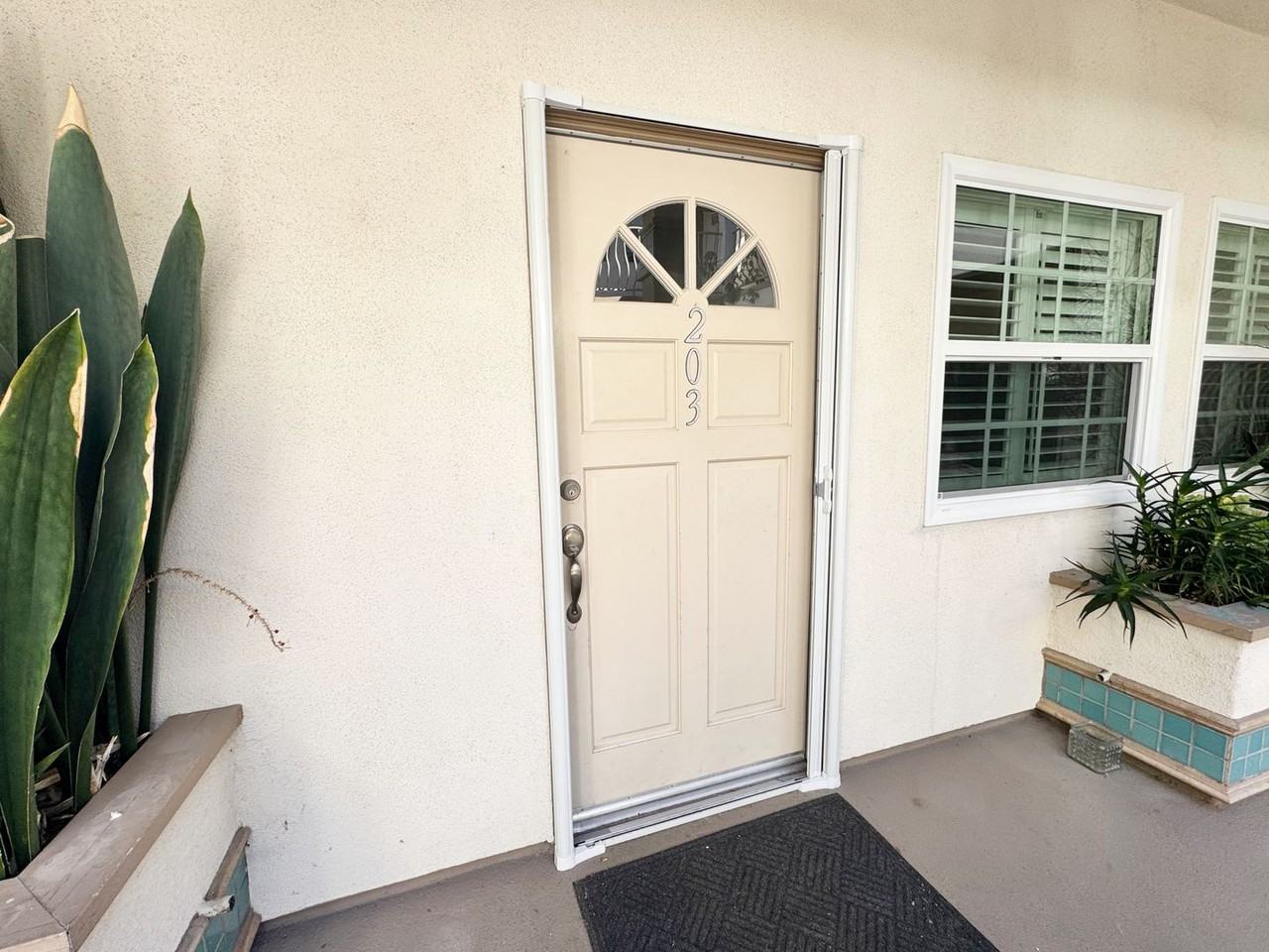 1145 Roswell Ave - Photo 2 of 23