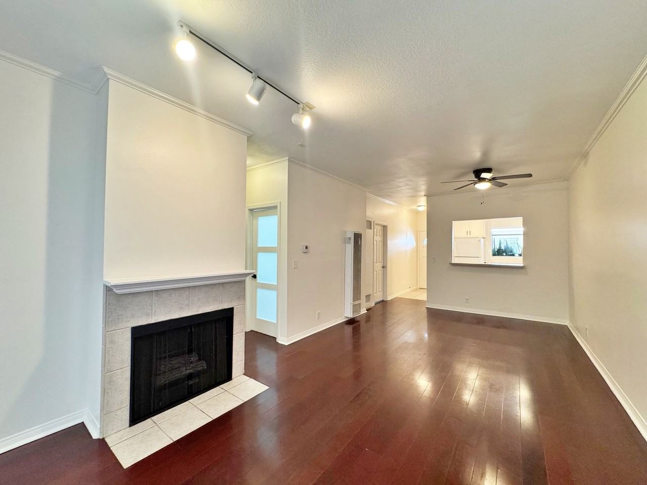 1145 Roswell Ave - Photo 5 of 23