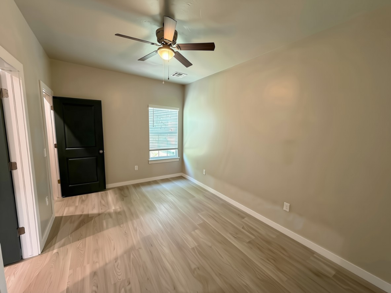 2504 Sw H Ave - Photo 5 of 10