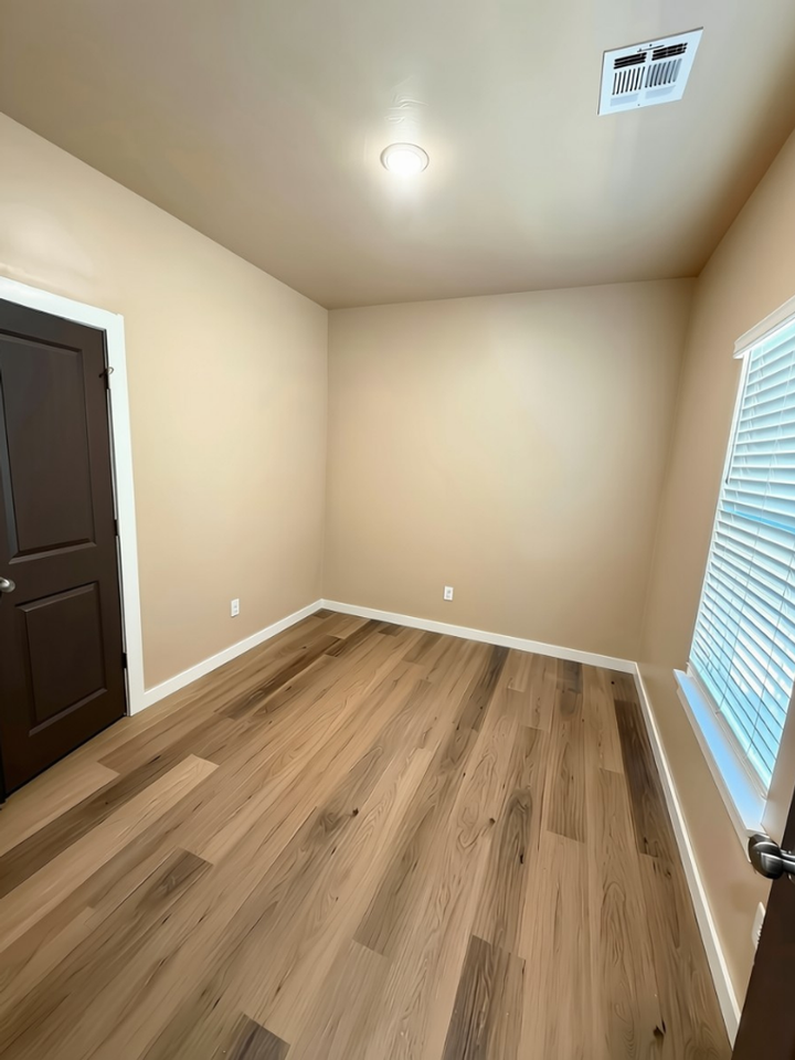 2504 Sw H Ave - Photo 7 of 10