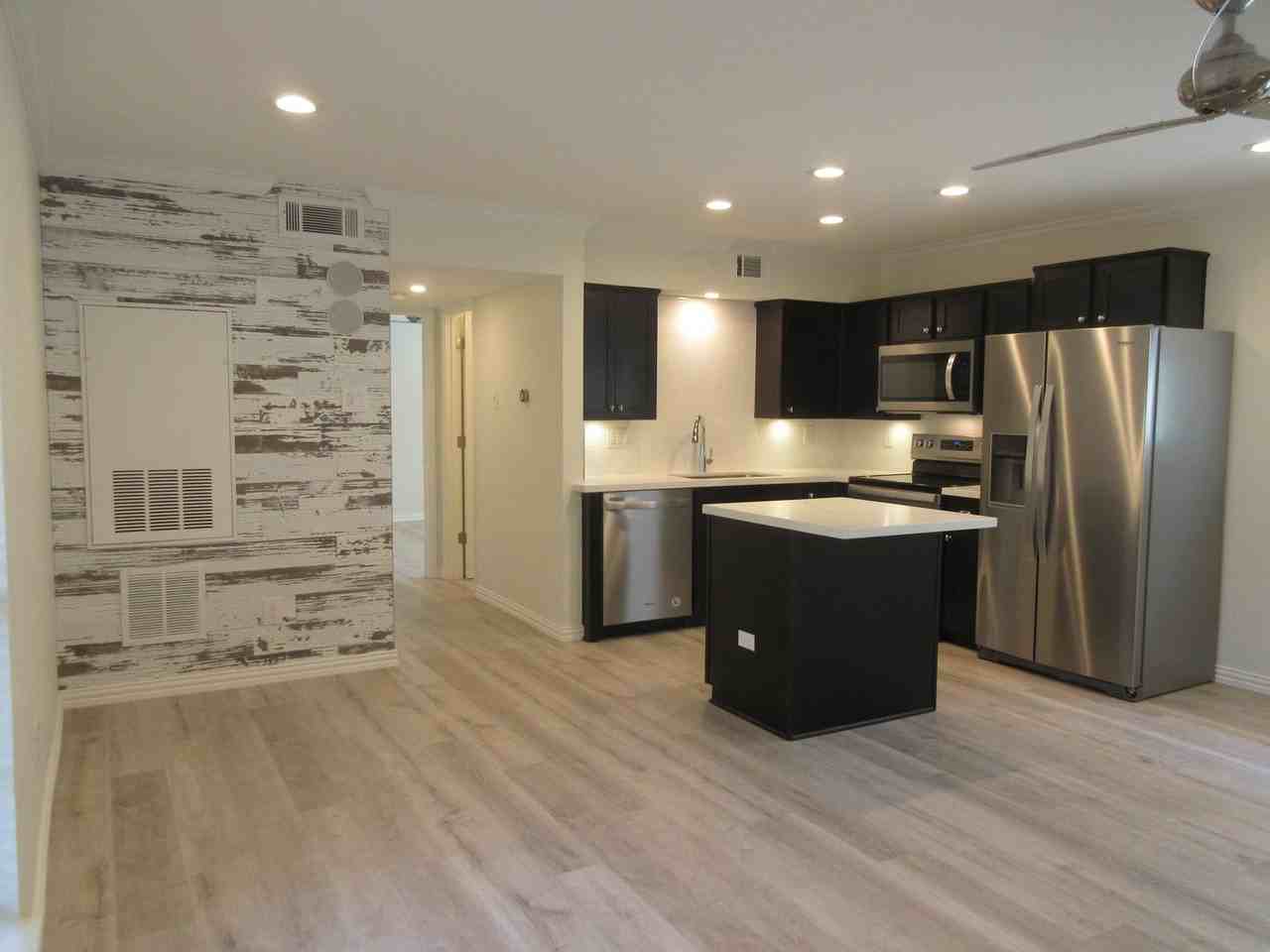 300 Pecore St - Photo 2 of 20