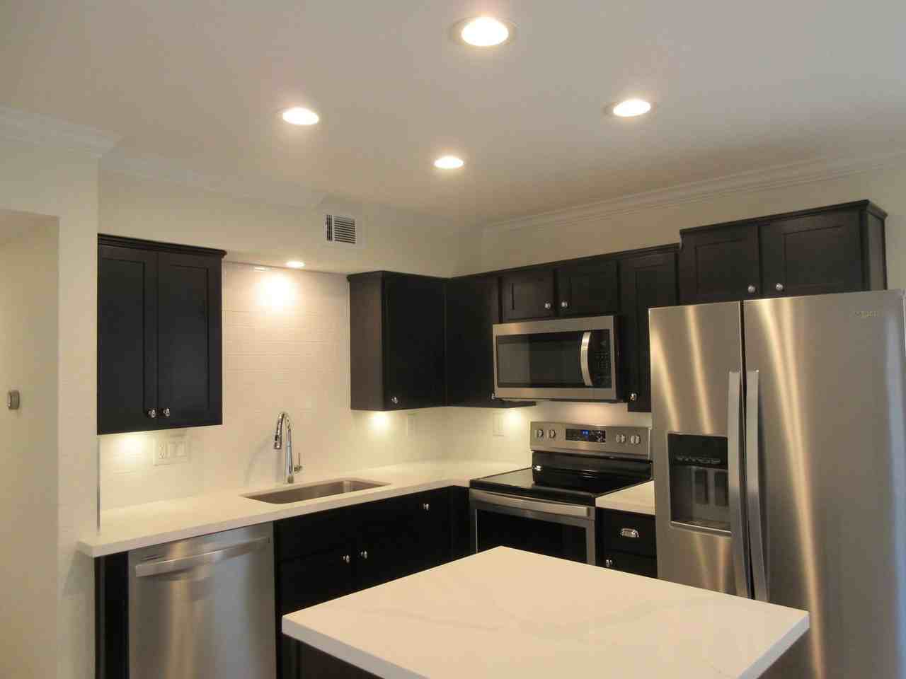 300 Pecore St - Photo 3 of 20