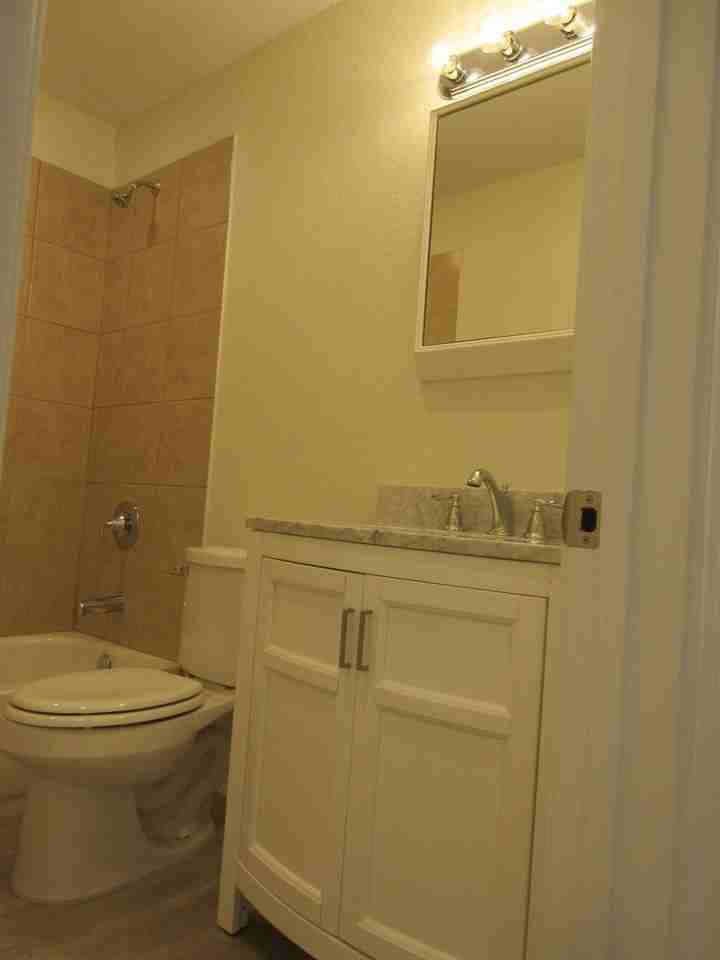 300 Pecore St - Photo 4 of 20