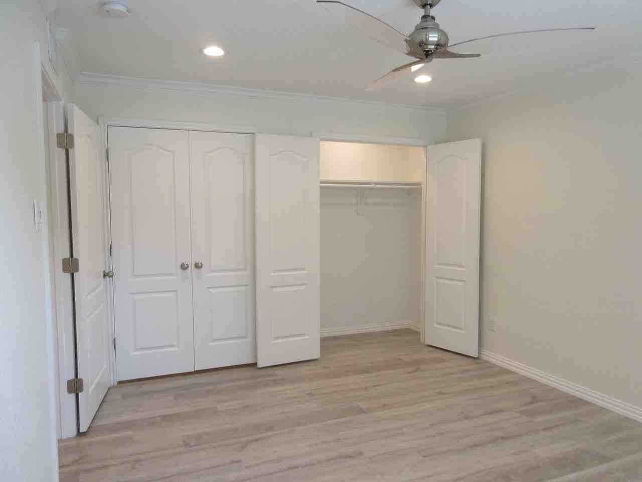 300 Pecore St - Photo 5 of 20
