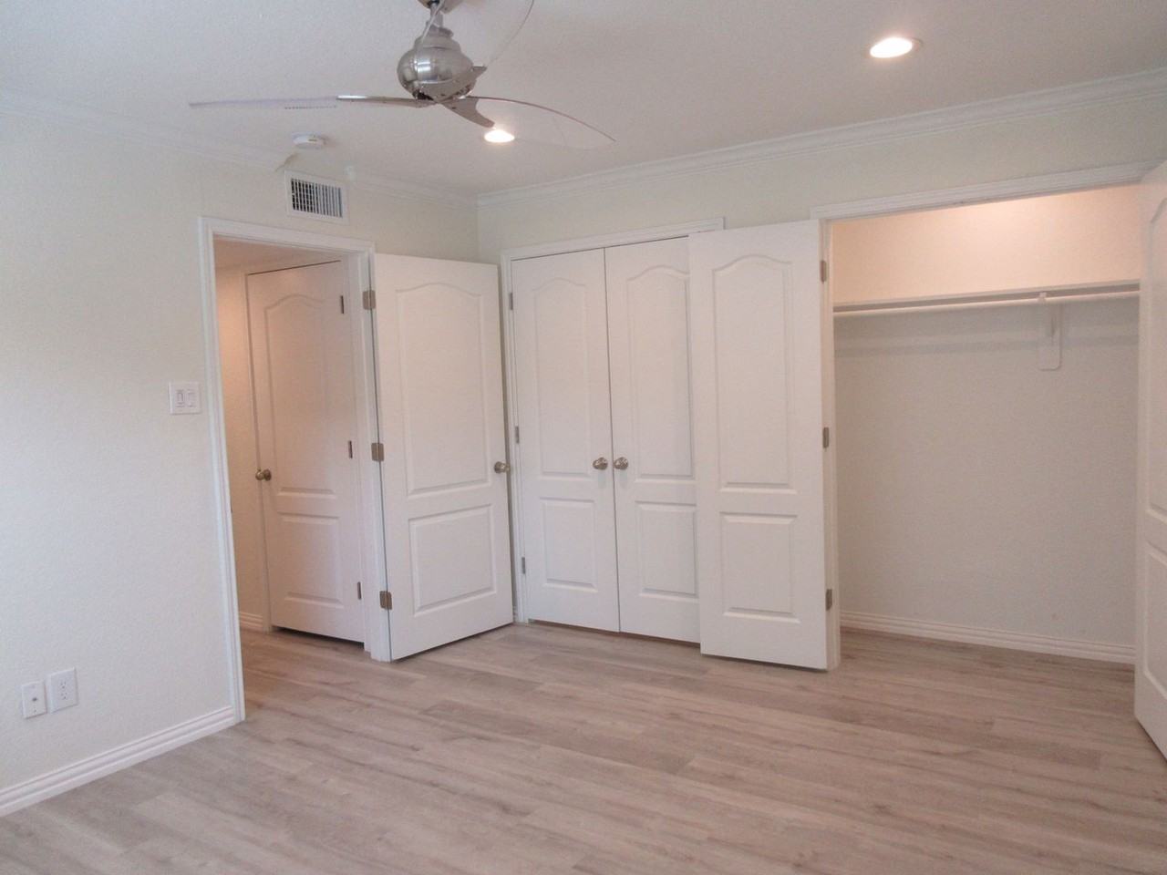 300 Pecore St - Photo 6 of 20