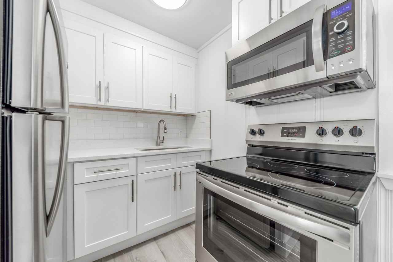 2340 Northeast Park St - Photo 4 of 27