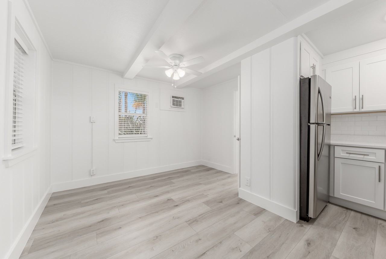 2340 Northeast Park St - Photo 5 of 27