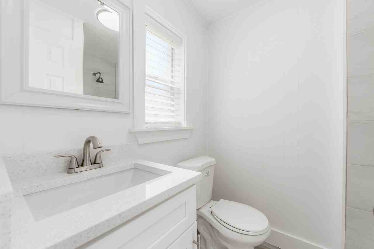 2340 Northeast Park St - Photo 7 of 27