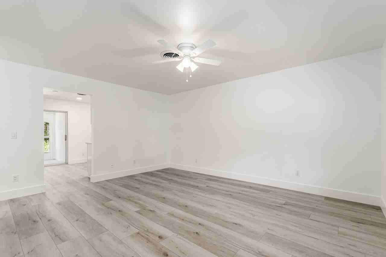 713 Southeast Stypmann Boulevard - Photo 4 of 14