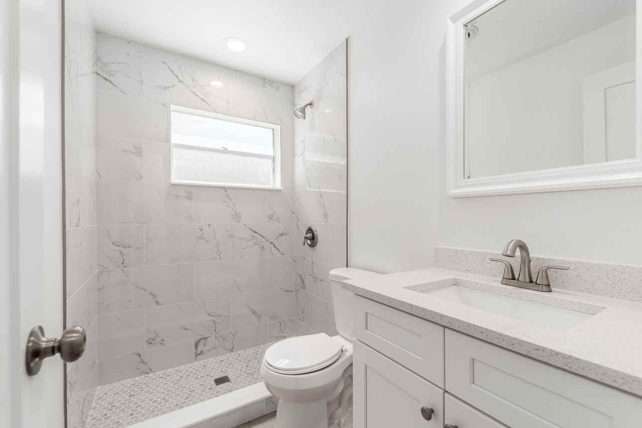 713 Southeast Stypmann Boulevard - Photo 6 of 14