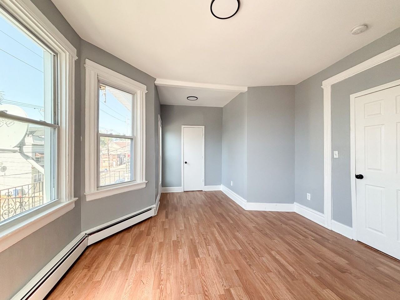 648 Grove St - Photo 3 of 18