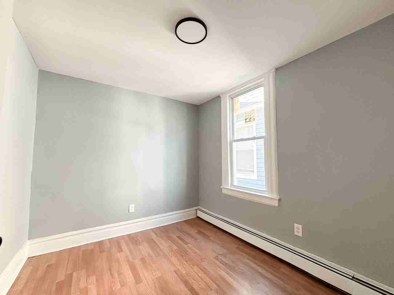 648 Grove St - Photo 6 of 18