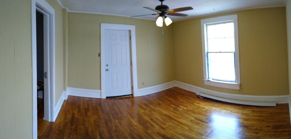 306 W Maple St #3 - Photo 4 of 7