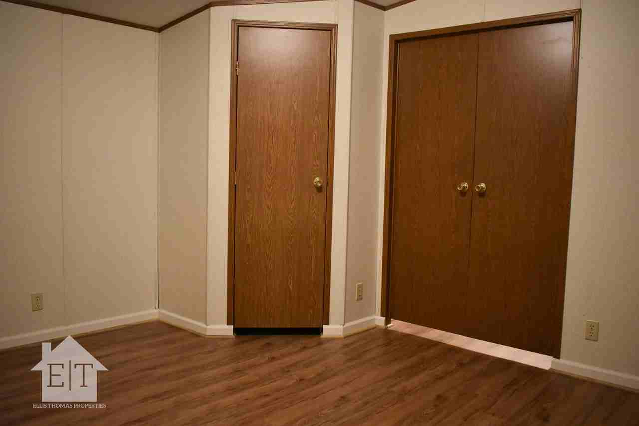 46 Rolandale Ln - Photo 3 of 21
