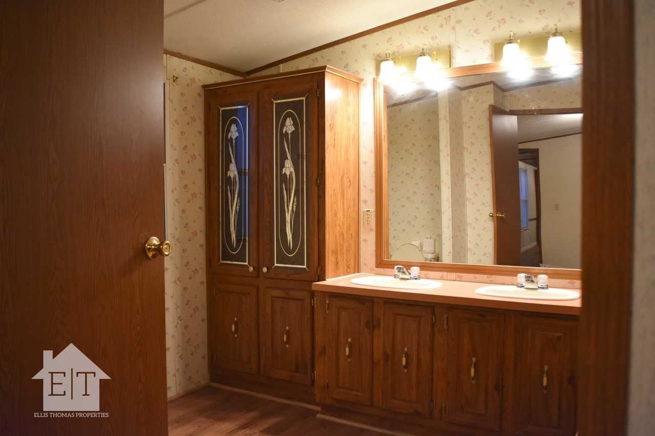 46 Rolandale Ln - Photo 6 of 21