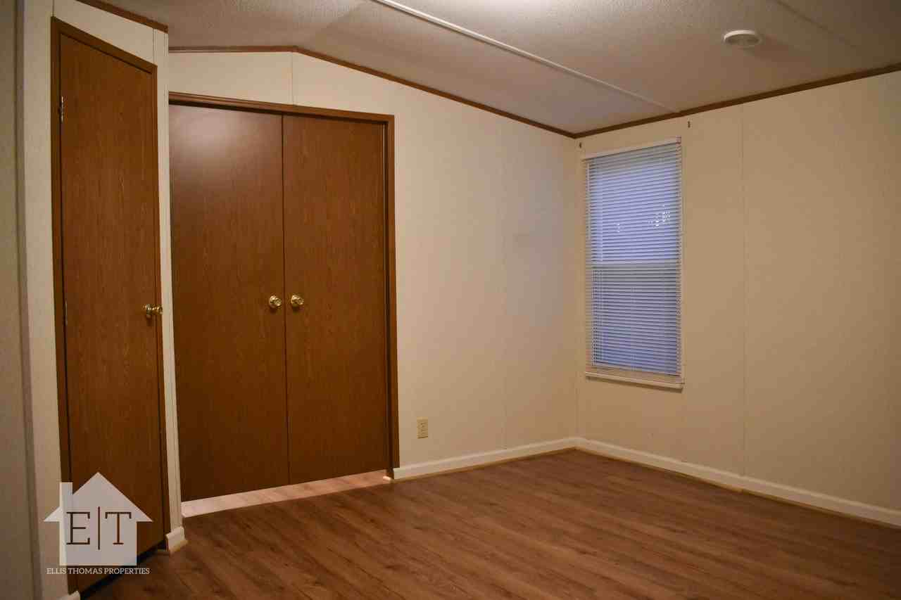 46 Rolandale Ln - Photo 7 of 21