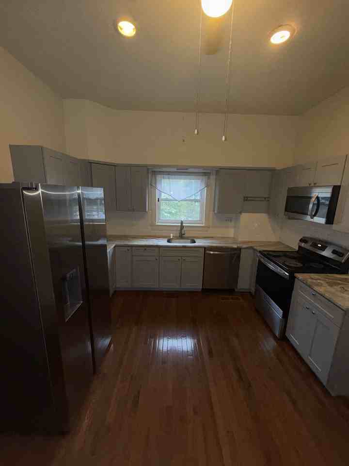 1 Broadway - Photo 4 of 9