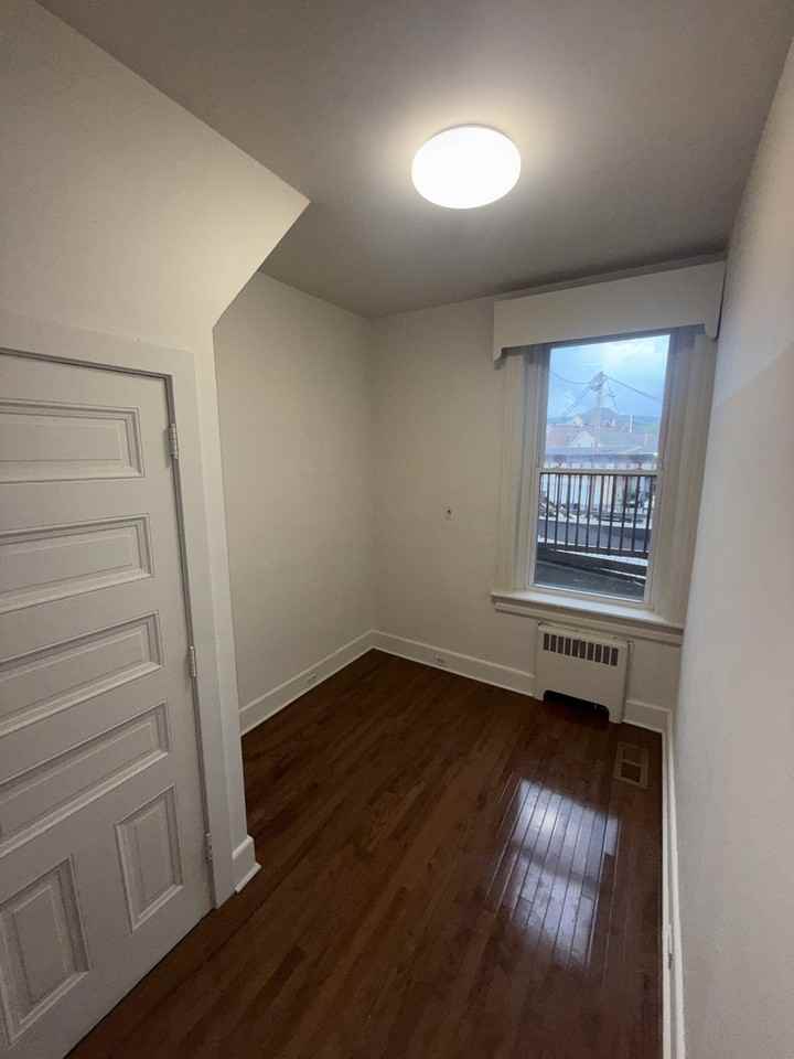 1 Broadway - Photo 5 of 9