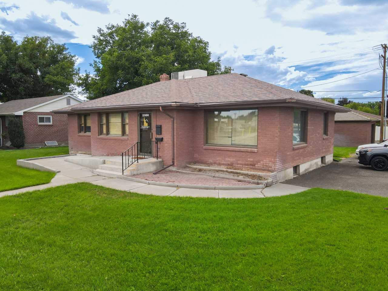 2300 Overland Ave - Photo 2 of 19