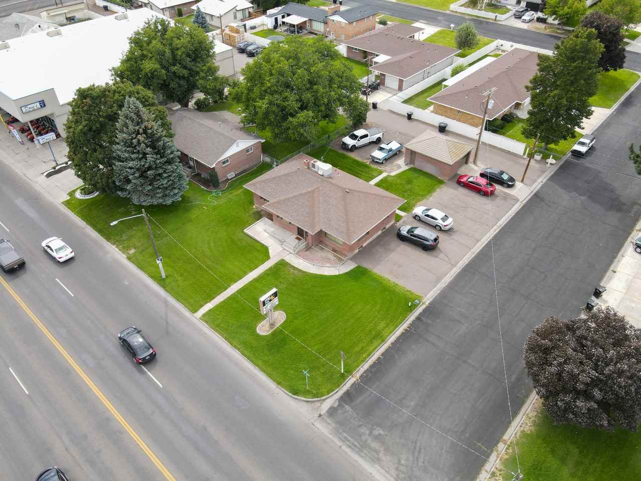 2300 Overland Ave - Photo 3 of 19