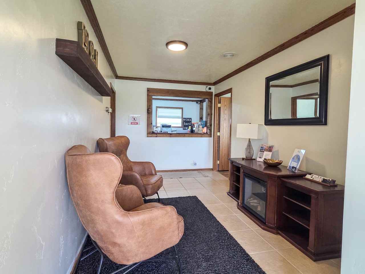 2300 Overland Ave - Photo 5 of 19