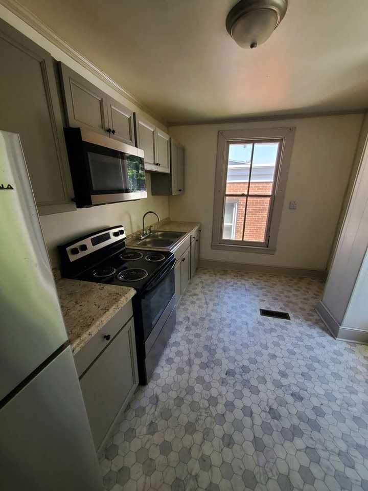 306 Holbrook St - Photo 3 of 13