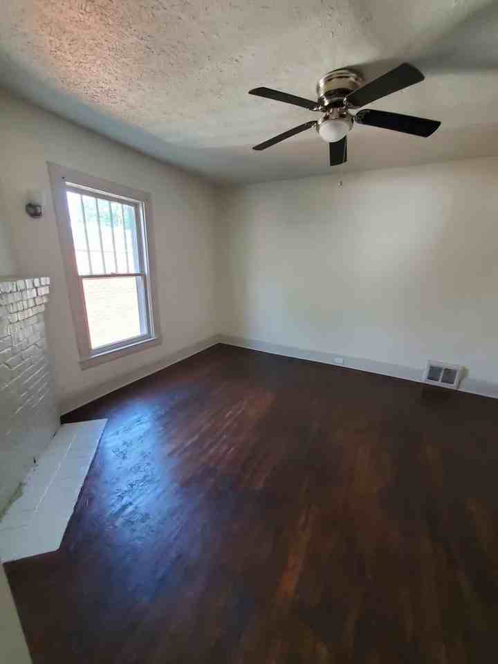 306 Holbrook St - Photo 6 of 13