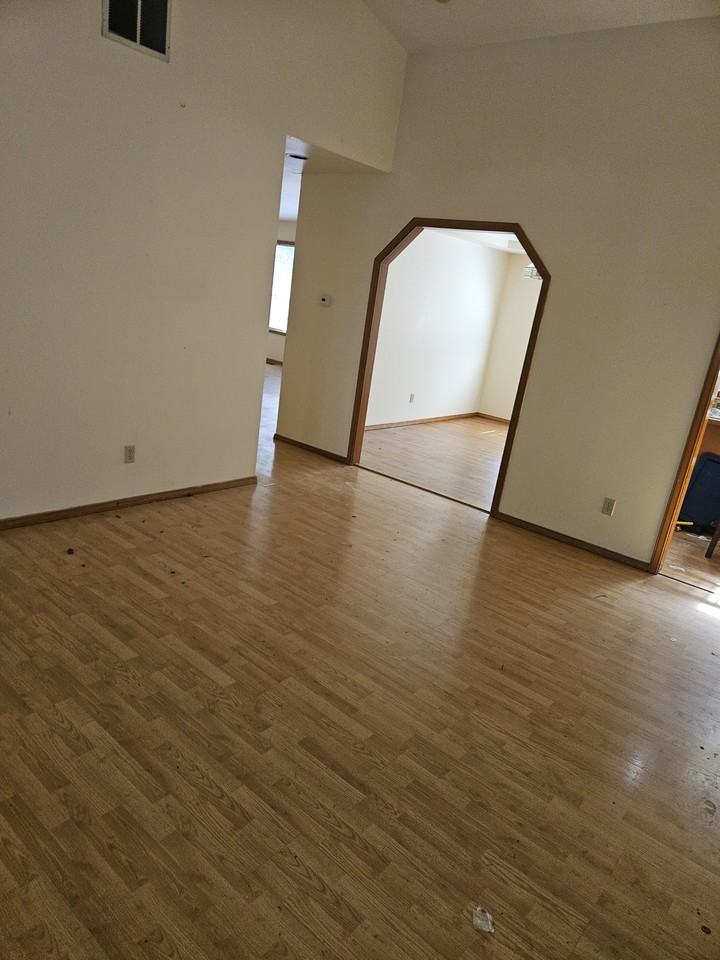 7312 67th St Ne - Photo 3 of 6