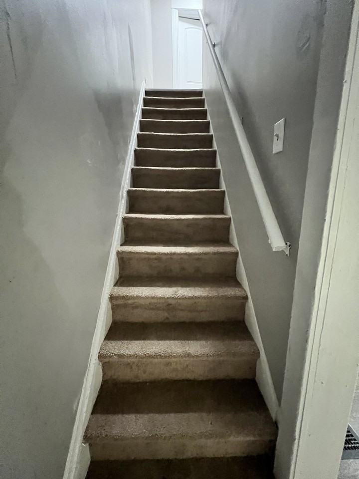 634 Lansing St - Photo 2 of 10