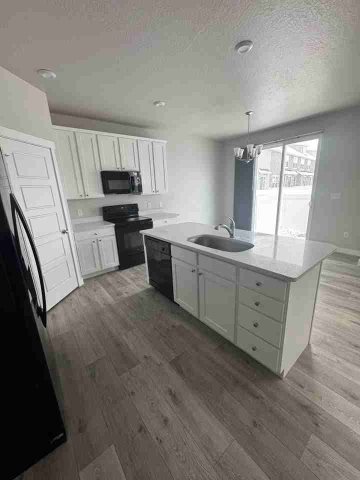 1089 S Bowery Way - Photo 6 of 43