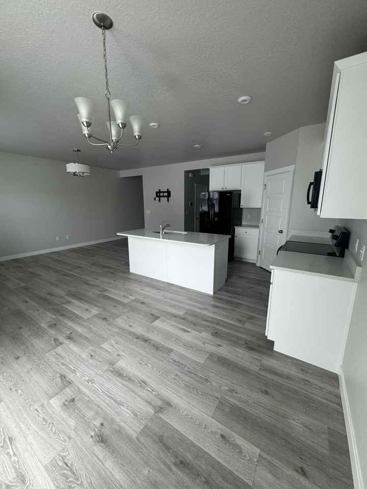 1089 S Bowery Way - Photo 7 of 43