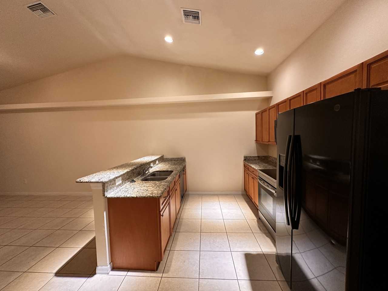 1431 Se 10th Ter - Photo 2 of 18