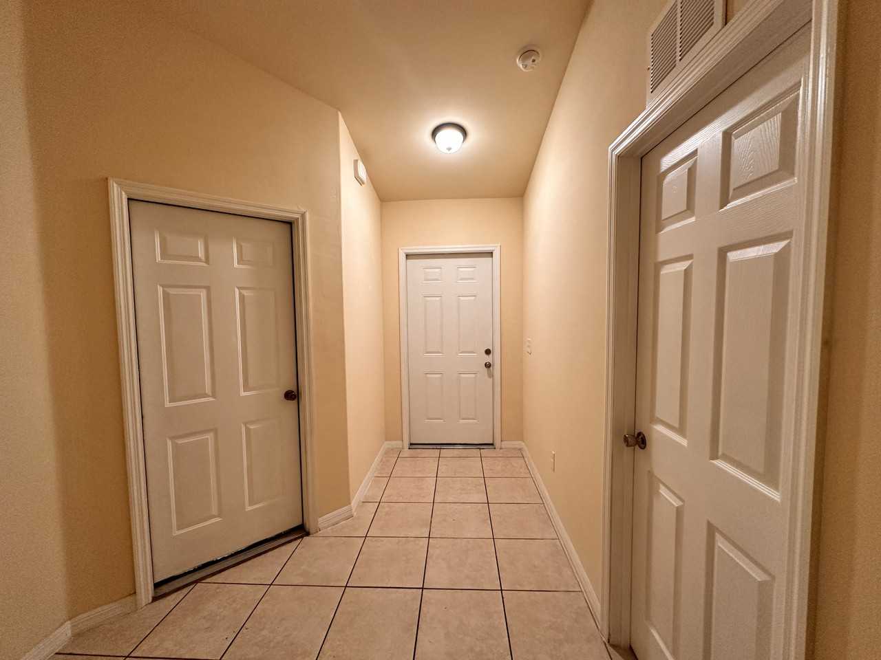 1431 Se 10th Ter - Photo 3 of 18