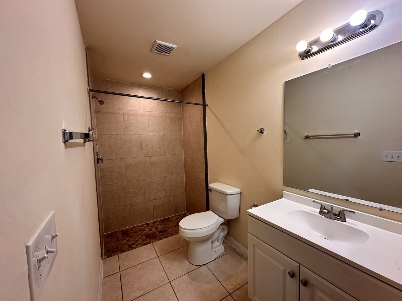 1431 Se 10th Ter - Photo 7 of 18