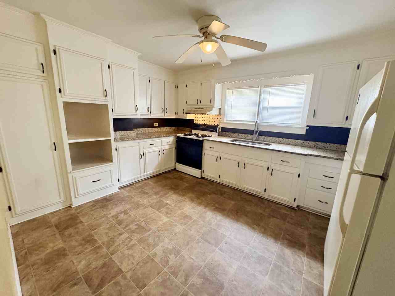 230 Hazel Ave - Photo 4 of 4