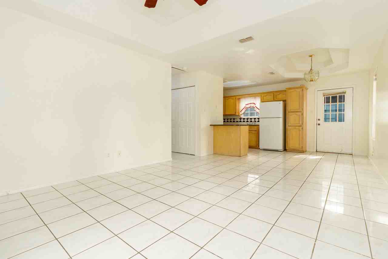 1105 Lexington Cir #2 - Photo 4 of 12
