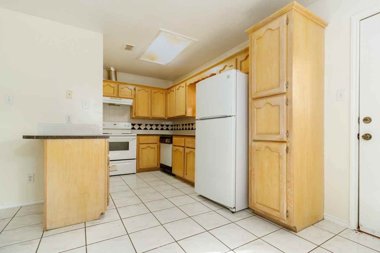 1105 Lexington Cir #2 - Photo 5 of 12