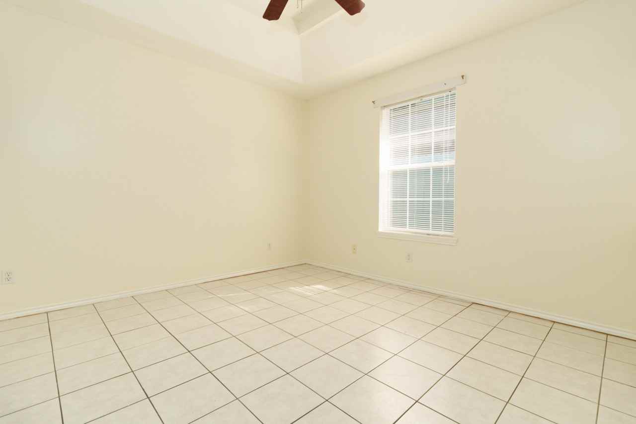 1105 Lexington Cir #2 - Photo 7 of 12