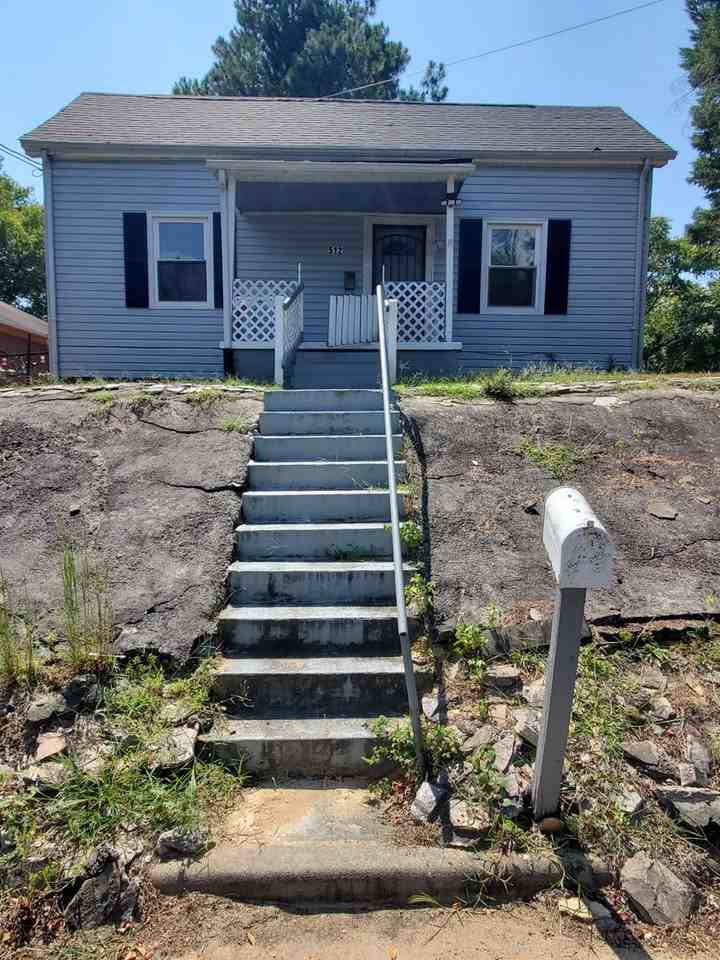 512 Peach St